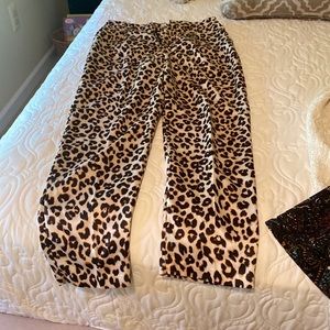 Beautiful silk like animal print high wasted pants with matching belt.